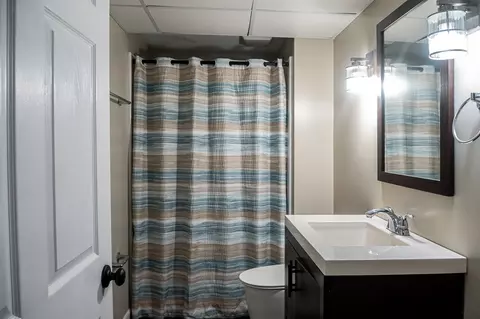 Bath - 810 42nd St, Moline, IL 61265 photo 3 of 3