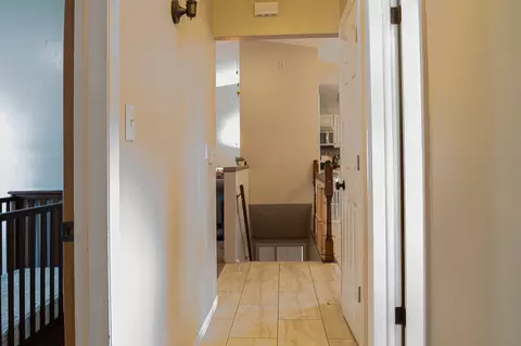 Entry Way - 810 42nd St, Moline, IL 61265 photo 2 of 3