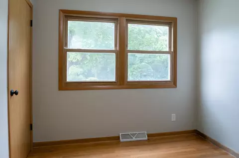 Bedroom - 810 42nd St, Moline, IL 61265 photo 1 of 8