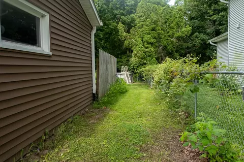 Exterior - 810 42nd St, Moline, IL 61265 photo 4 of 5