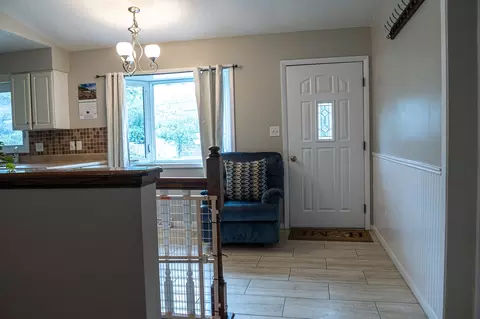 Entry Way - 810 42nd St, Moline, IL 61265 photo 1 of 3