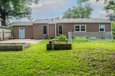 Exterior - 810 42nd St, Moline, IL 61265 photo 2 of 5