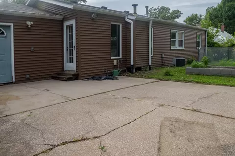 Exterior - 810 42nd St, Moline, IL 61265 photo 3 of 5