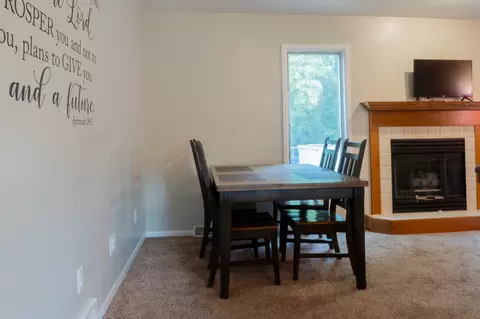 Dining - 810 42nd St, Moline, IL 61265 photo 2 of 2