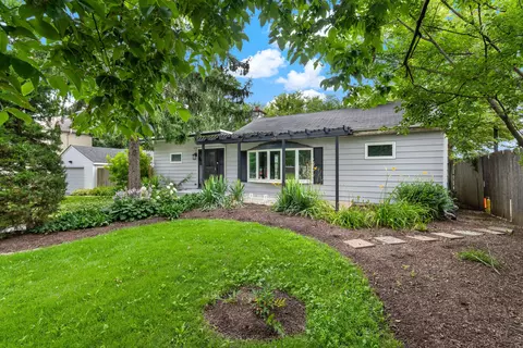 268 N Bonnie Brae Ave, Elmhurst, IL 60126