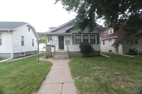 2014 33rd St, Rock Island, IL 61201