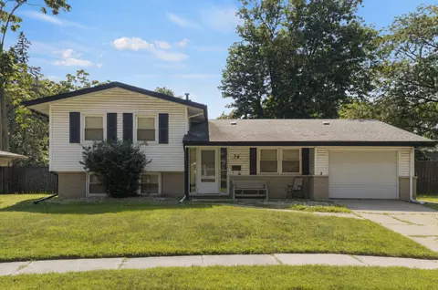 39 Arapaho Dr, Thornton, IL 60476
