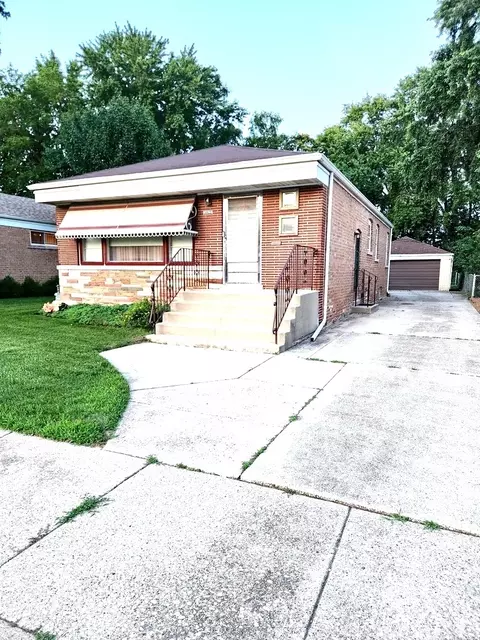 14415 S Saginaw Ave S, Burnham, IL 60633