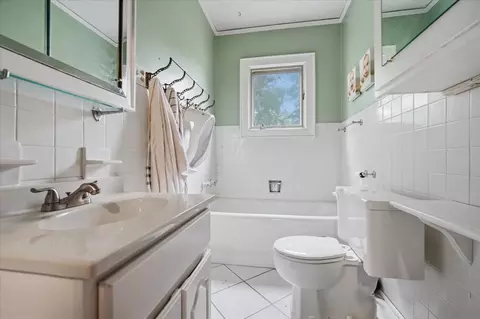 Bath - 312 W 5th St, Gridley, IL 61744 photo 2 of 3