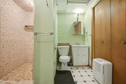 Bath - 312 W 5th St, Gridley, IL 61744 photo 3 of 3
