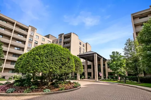 4545 W Touhy Ave #325W, Lincolnwood, IL 60712