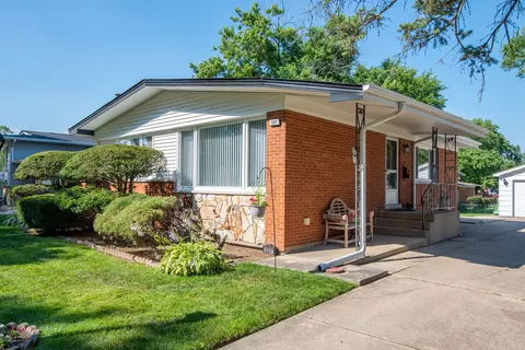 327 W Holly Ct, Glenwood, IL 60425