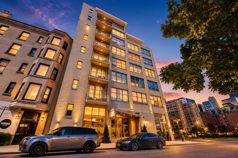 770 W Gladys Ave #804, Chicago, IL 60661