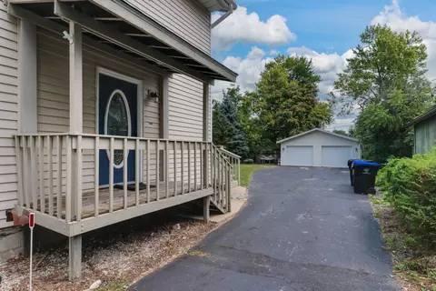 Exterior - 1511 Fell Ave, Bloomington, IL 61701 photo 5 of 8