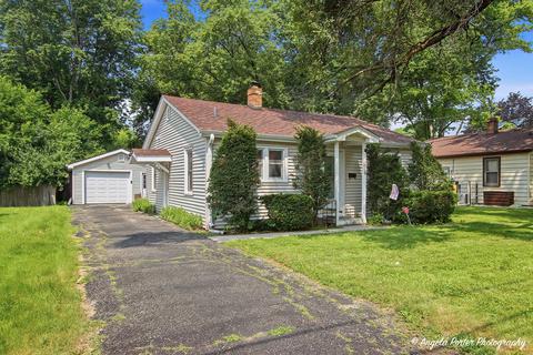 1019 N Madison St, Woodstock, IL 60098