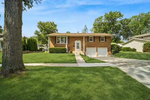 1305 E Sanborn Dr, Palatine, IL 60074