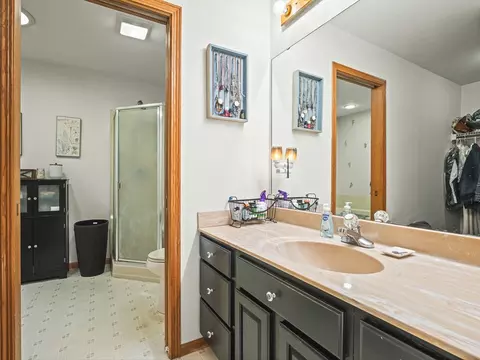 Bath - 2085 Lake Summerset Rd, Davis, IL 61019 photo 2 of 5