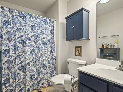 Bath - 2085 Lake Summerset Rd, Davis, IL 61019 photo 1 of 5