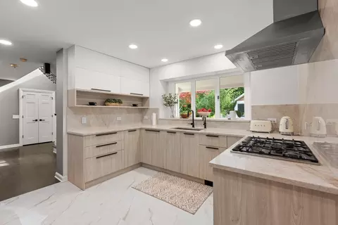 Kitchen - 112 Brinker Rd, Barrington Hills, IL 60010 photo 5 of 5