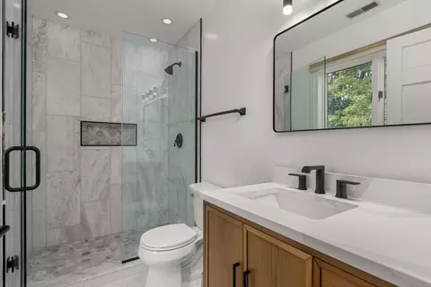 Bath - 112 Brinker Rd, Barrington Hills, IL 60010 photo 5 of 8