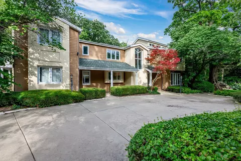 112 Brinker Rd, Barrington Hills, IL 60010
