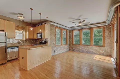 Living - 1663 W Pratt Blvd #2, Chicago, IL 60626 photo 1 of 5