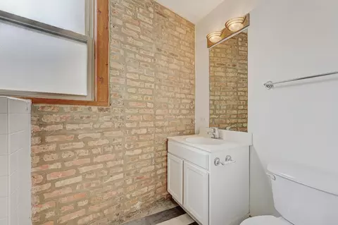 Bath - 1663 W Pratt Blvd #2, Chicago, IL 60626 photo 2 of 2