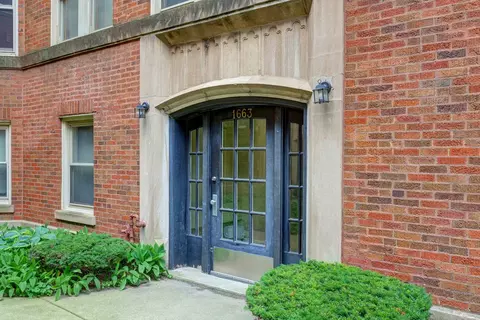 Exterior - 1663 W Pratt Blvd #2, Chicago, IL 60626 photo 2 of 3