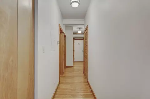 Entry Way - 1663 W Pratt Blvd #2, Chicago, IL 60626 photo 1 of 1