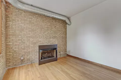 Living - 1663 W Pratt Blvd #2, Chicago, IL 60626 photo 5 of 5