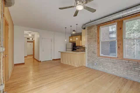 Living - 1663 W Pratt Blvd #2, Chicago, IL 60626 photo 4 of 5