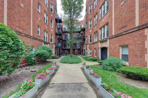 Exterior - 1663 W Pratt Blvd #2, Chicago, IL 60626 photo 1 of 3