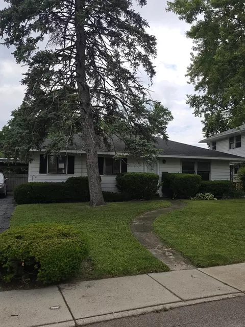 2327 Arrow St, Carpentersville, IL 60110