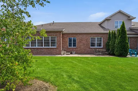 Exterior - 5 Spring Ridge Cir, Bloomington, IL 61704 photo 4 of 5