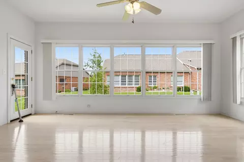 Living - 5 Spring Ridge Cir, Bloomington, IL 61704 photo 3 of 6