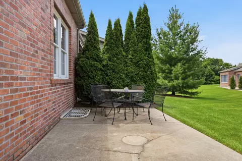 Exterior - 5 Spring Ridge Cir, Bloomington, IL 61704 photo 2 of 5