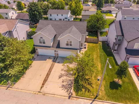 513 Wild Turkey Ln, Normal, IL 61761 photo 2
