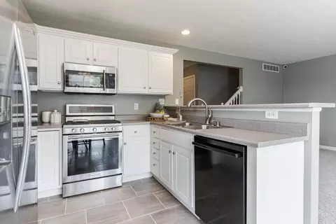 513 Wild Turkey Ln, Normal, IL 61761 photo 4