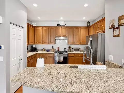 Kitchen - 394 Broadmoor Ln, Bartlett, IL 60103 photo 4 of 4