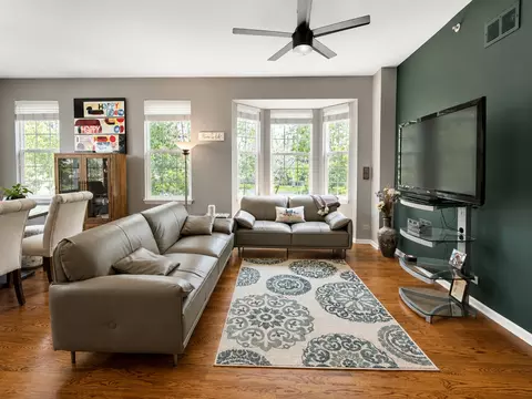 Living - 394 Broadmoor Ln, Bartlett, IL 60103 photo 4 of 6