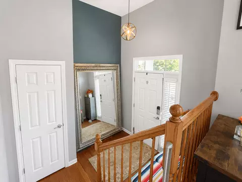 Entry Way - 394 Broadmoor Ln, Bartlett, IL 60103 photo 2 of 5