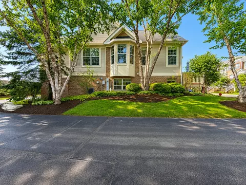 Exterior - 394 Broadmoor Ln, Bartlett, IL 60103 photo 3 of 5