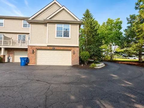 Exterior - 394 Broadmoor Ln, Bartlett, IL 60103 photo 2 of 5