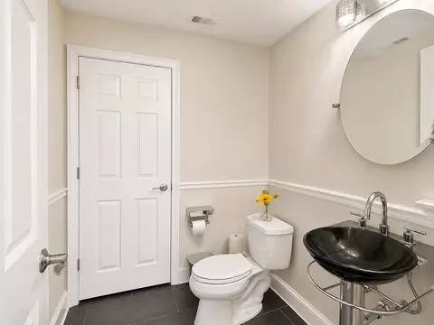 Bath - 394 Broadmoor Ln, Bartlett, IL 60103 photo 4 of 4