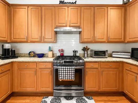 Kitchen - 394 Broadmoor Ln, Bartlett, IL 60103 photo 2 of 4