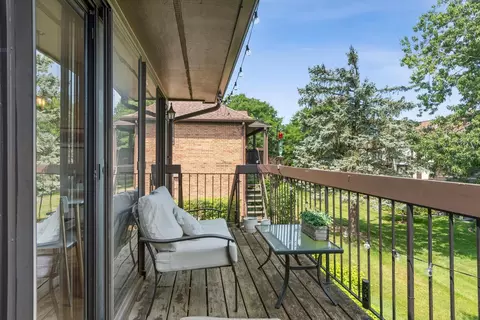 Exterior - 230 Windsor Ln #D, Willowbrook, IL 60527 photo 1 of 2