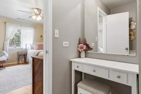 Entry Way - 230 Windsor Ln #D, Willowbrook, IL 60527 photo 2 of 2