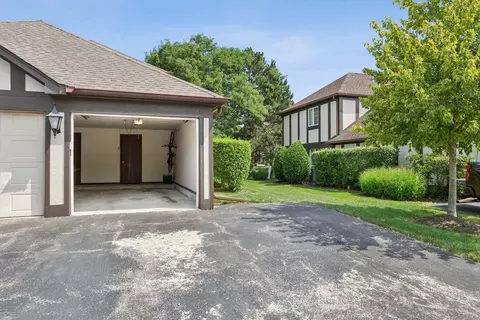 Exterior - 230 Windsor Ln #D, Willowbrook, IL 60527 photo 2 of 2