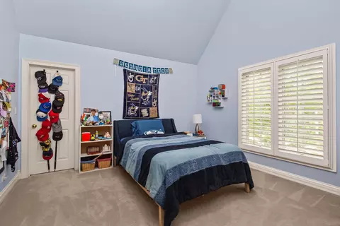 Bedroom - 610 Grant Ct, Burr Ridge, IL 60527 photo 3 of 5