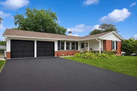 680 Brantwood Ct, Elk Grove Village, IL 60007